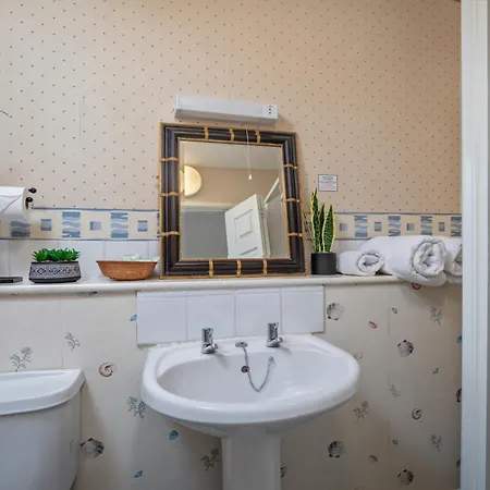 Serenity Гостевой дом Скарборо